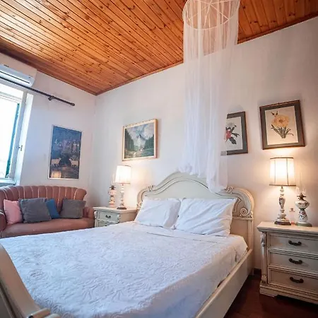 Maria's Vintage House *